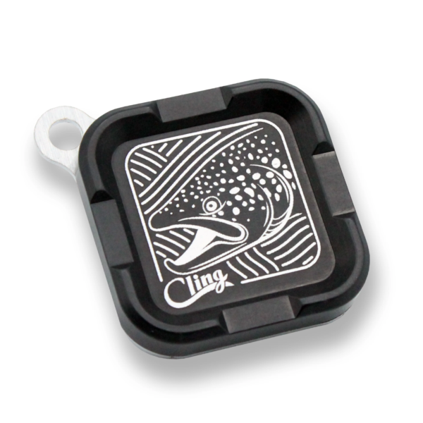 Cling keyring with fish engraving.